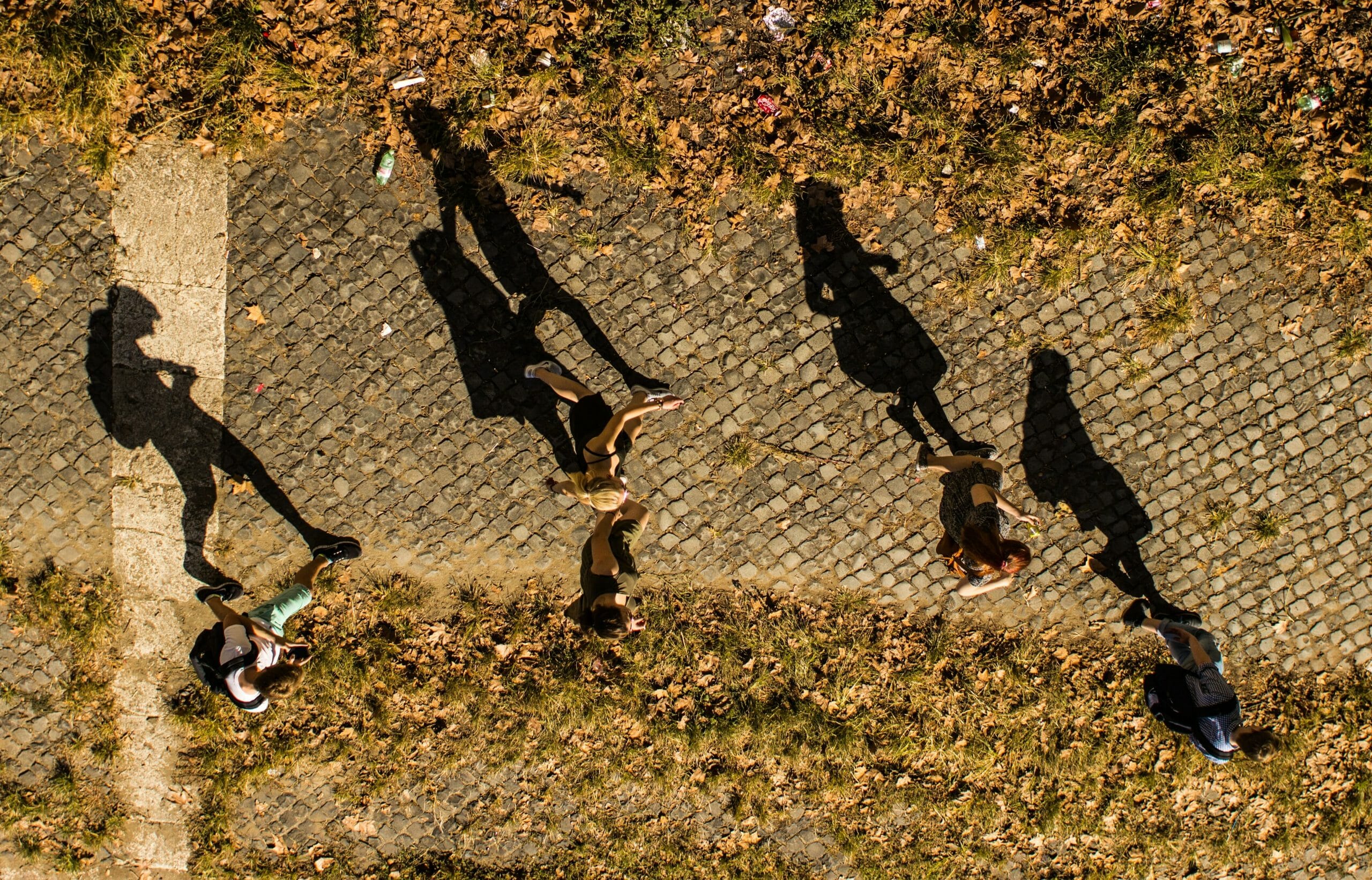 Students walking on a campus